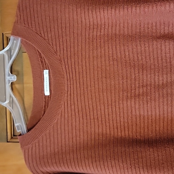 Staccato Rust Ribbed Sweater - Picture 3 of 4